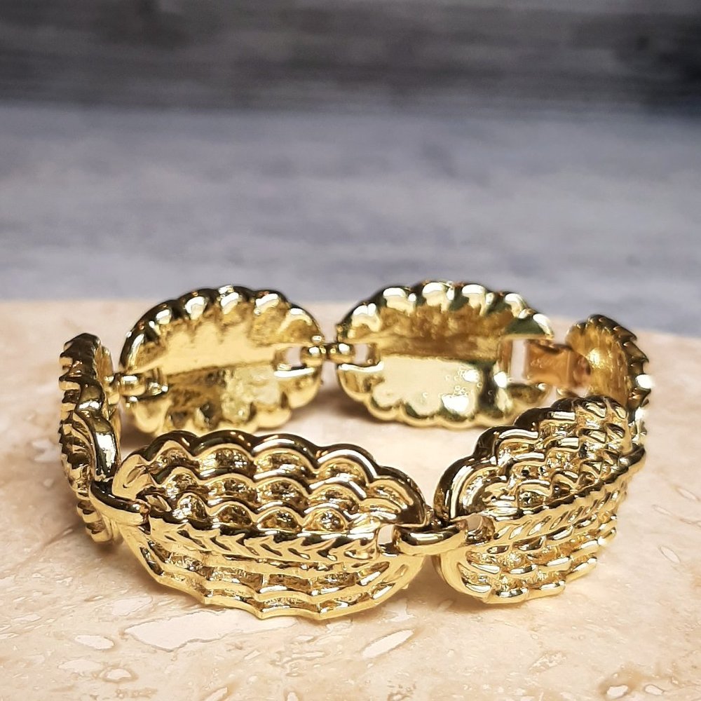 VTG Coro Gold Tone Scalloped Bracelet